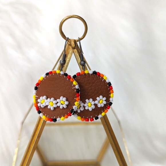 Beaded Dangle Earrings - Daisies - Picture 3 of 3